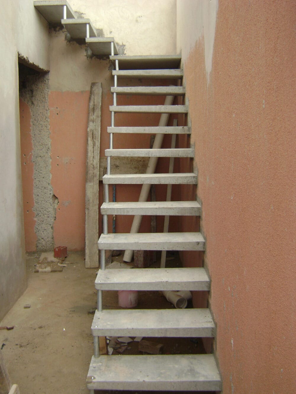 Escadas de Concreto em L - Image 2