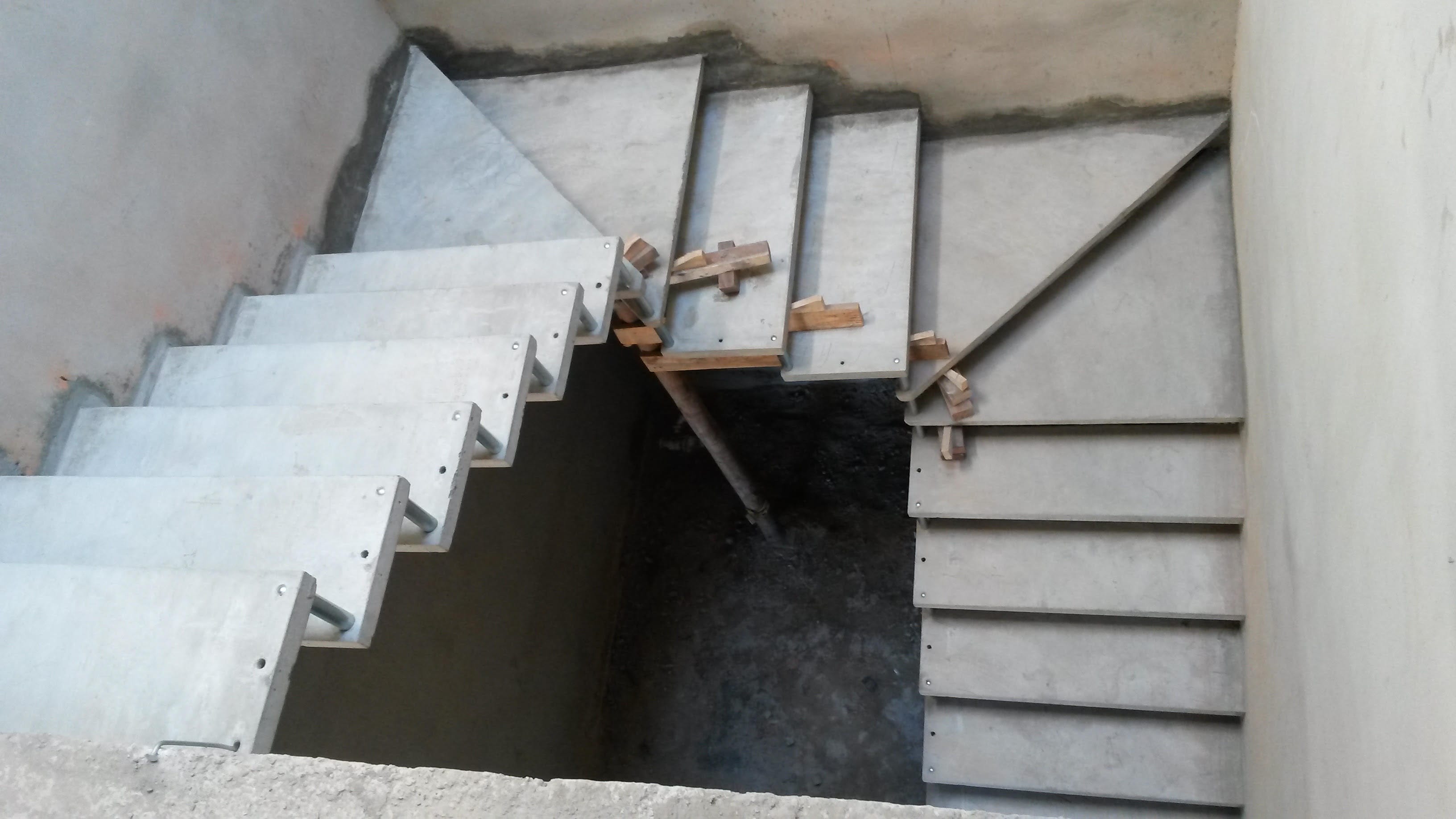 Resultado de imagem para largura para escada de 2 lances  Projeto de escada,  Escada de concreto armado, Escadas de concreto