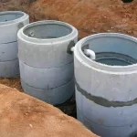 Instalação de fossa séptica prémoldada de concreto